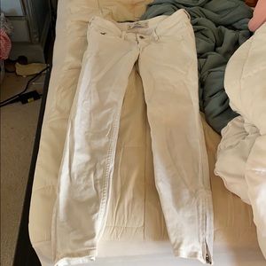 White Hollister skinny leg ankle zip jeans